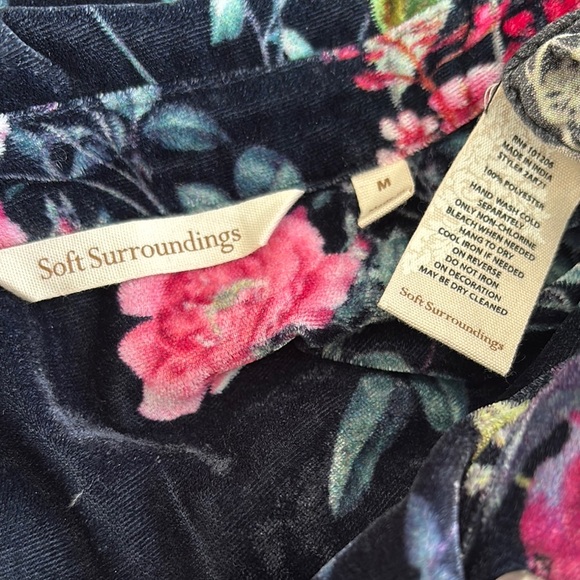 NWOT SOFT SURROUNDINGS Black Floral Velvet Women's Top - Picture 5 of 6